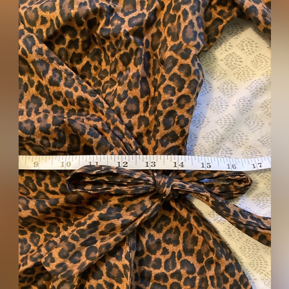 Express brand. Leopard print wrap top -Med - Picture 8 of 11